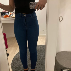 Från Gina storlek S - Pris kan diskuteras, Nyskick, sitter asbra