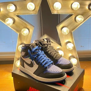 Jordan 1 royal toe - Cond: 8.5/10, köpt på Hypestein förra sommaren och har tagits hand om mycket väl. Pm vid funderingar Elr frågor!