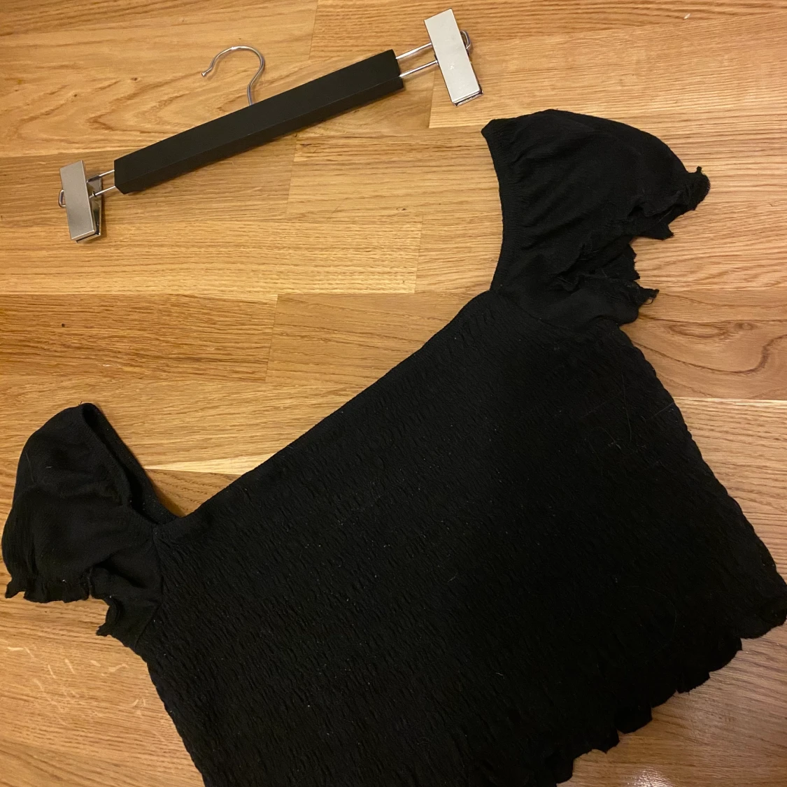 Svart top med off shoulder - 90