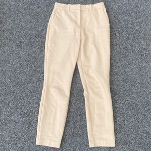 Beiga kostymbyxor😁😚💘 - Säljer dessa då jag tyvärr råkar ha två likadana😩 De är i ett superbra skick!!! 💕 Köparen står för frakten