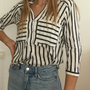 Randig skjorta - Skjorta med ficka i mjukt material