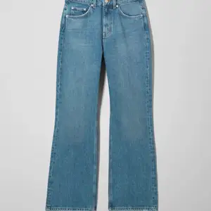 Weekday jeans, modell ”MILE”. Storlek 32/30. Nyskick, endast provade men fel storlek.