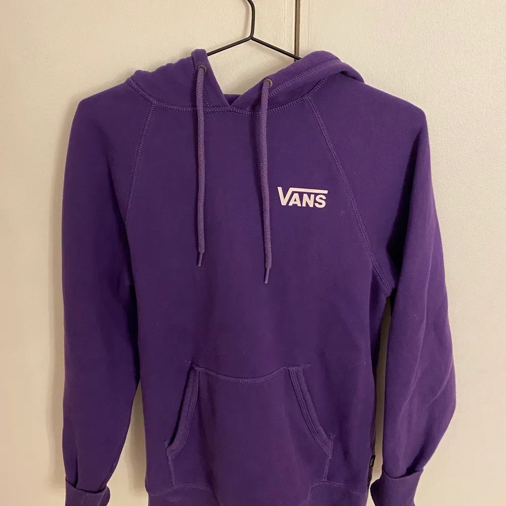 Säljer min vans hoodie för 150kr plus frakt 66kr. Köpte den begagnad men använt själv en gång!. Hoodies.