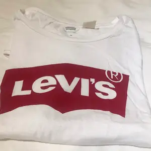 Säljar min levi’s t shirt för 100kr