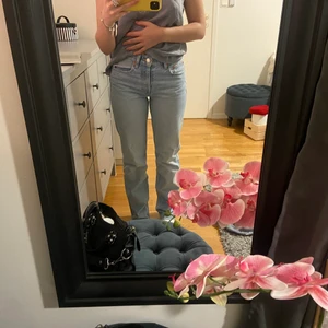 Jeans - Säljer mina populära zara jeans som jag bar använt en gång. Säljer de pga de kommer ej till användning💕