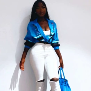 OREO BLUE JACKET🫐❄️🧊🦋🐬 - jätte skön och snygg jacka för lite varmare väder. storlek Large men man kan knyta den om man vill! använd 2 gånger. DM för mer bilder!!