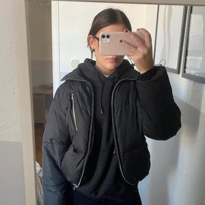 Nelly-jacka  - Jacka från Nelly. Fint skick. Köparen står för frakten. Ordinariepris 399 