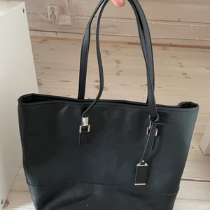 Handväska  - Handväska 