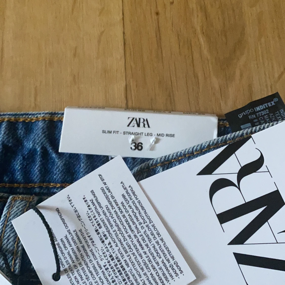 Zara mid waist straight jeans - 91