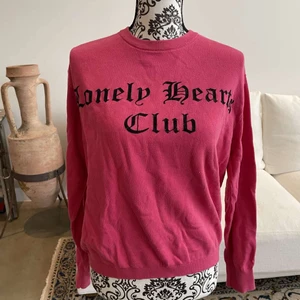 Hm tröja - Hm tröja i storlek M! Bra skick. Kan både frakta och mötas upp, köpare står isf för frakt!📦