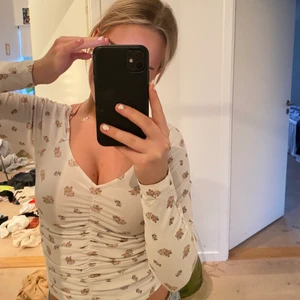 Monki topp - Aldrig använd så fint skick. Storlek XSS men passar S också 