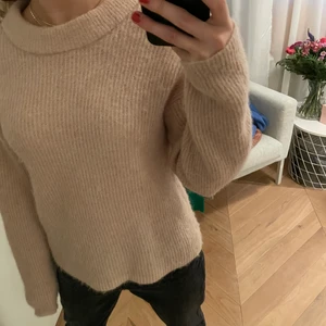 Stickad tröja  - Superfin stickad tröja i rosa, inte särskilt använd! 