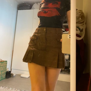 Kjol - Skitsnygg brun kjol från Esprit som tyvärr inte passade mig!! Storlek 38 men skulle säga att den möjligtvis passar 40 med. Frakt ingår i priset!! 🤎🤎