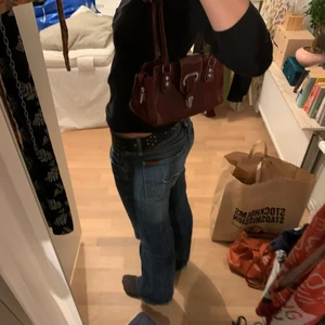 Söt väska  - Super fin väska i jätte bra skick, möts upp eller så står köparen för frakt💕💕