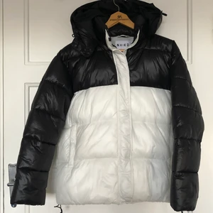 Jacka nakd - Så fin jacka men kände inte att den passade mig därav säljs den, helt slutsåld. Den är i nyskick