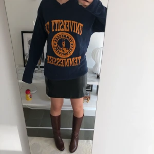 College tröja - Snygg vintage college tröja! Kommer inte till användning tyvärr!