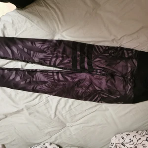 Träningstights - Knappt använda. Fint skick. 