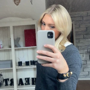 Balenciaga armband  - Säljer nu mitt älskade balenciaga armband för att det inte kommer till så mycket användning. Skriv om ni har frågor eller för mer bilder💖