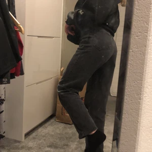 Jeans grå/svart  - Lite för små för mig men i jätte bra skick. Andvänd ca 10 gånger 