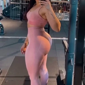 Gymshark leggings stl. S - Säljer mina Gymshark leggings i stl. S i rosa! Normal i storlek och hög i midjan. Säljes för 250kr