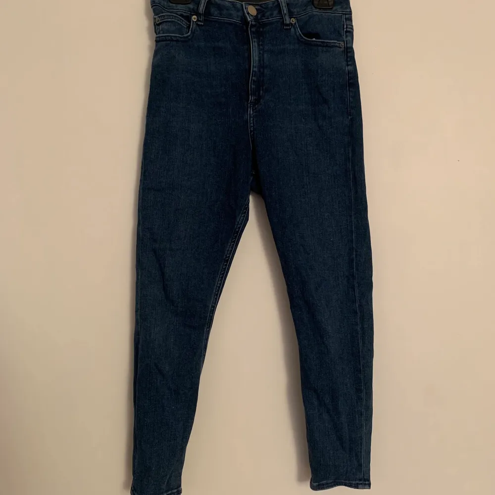 Blåa stretchjeans från ASOS. Knappt använda så väldigt bra skick! Storlek 30x30.  . Jeans & Byxor.