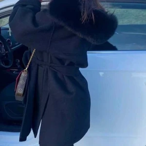 Kappa med päls - Inga som helst fel på den, strl s