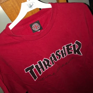 Thrasher tshirt - (Kan skicka mer bilder om köparen vill det såklart), den kan passa som M/L 