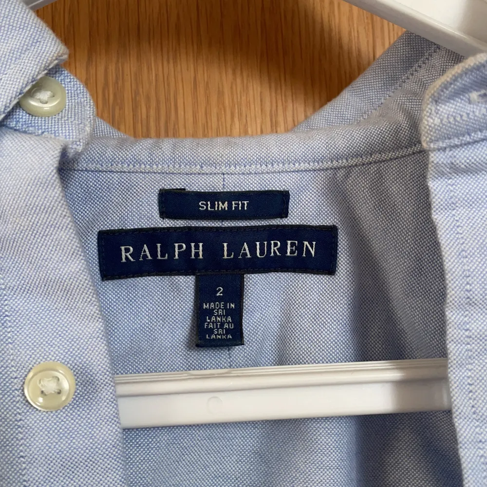 Ralph Lauren Skjorta i mycket fint skick! Storlek 2. Skjortor.
