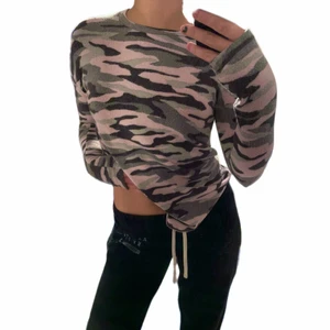 Militärmönstrad tröja - Jätte mysig camo mönstrad tröja från Ginatricot, storlek Xs