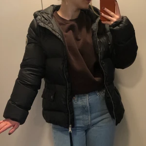 Vinterjacka  - Jätte fin varm vinterjacka från Gant!            Storlek S. Sparsamt använd! 