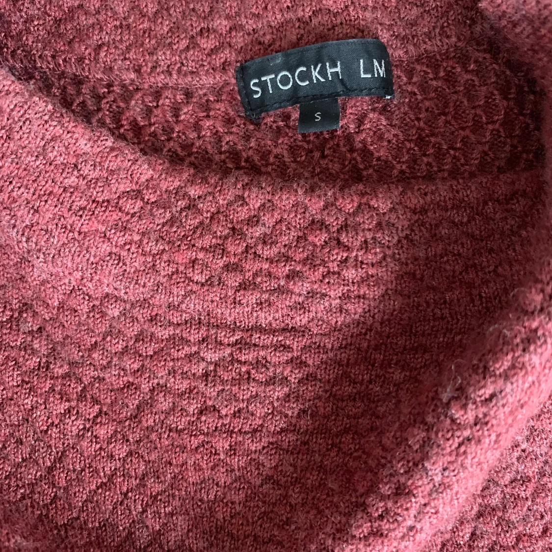 Vinröd stickad tröja  - 91