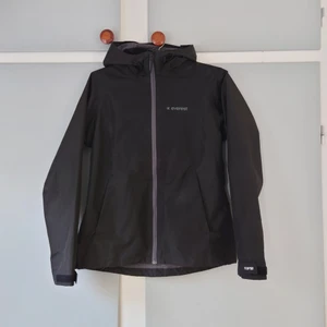 Everest jacka - Svart Everest jacka i strl 36! Fint skick. 
