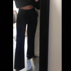 Kostymbyxor  - Svarta kostymbyxor från H&M. Köpte för 199 och säljer för 69+ frakt