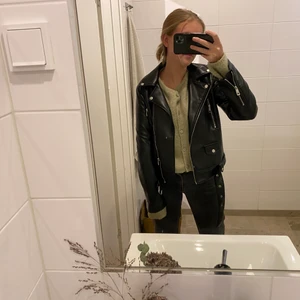 Skin jacka - Säljer min super fina oanvända skinnjacka 