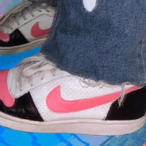 Nike skor - Fina målade nike skor🦋bra skick