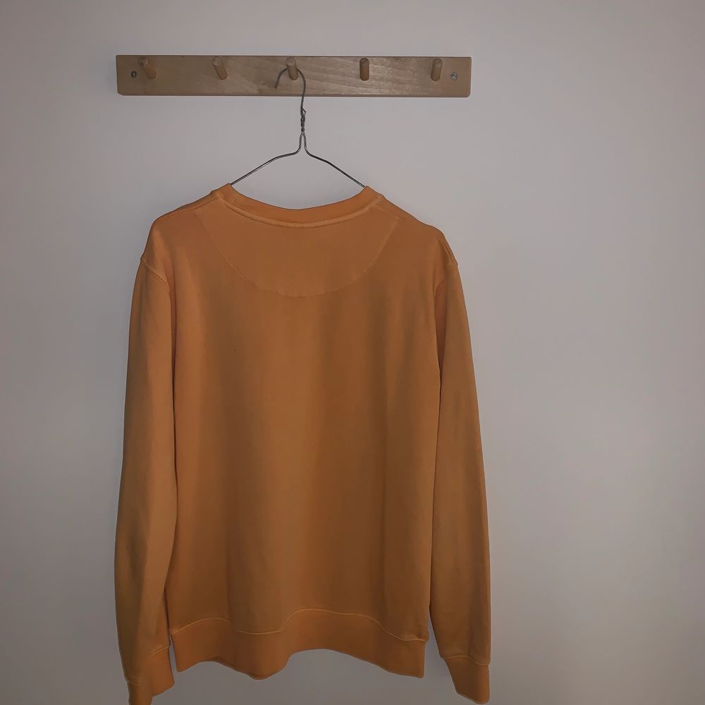 Fin orangerosa Morris sweatshirt i storlek medium. Bra skick, sparsamt använd . Tröjor & Koftor.