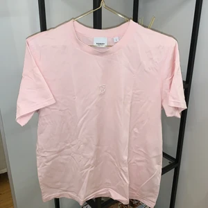 Burberry T-shirt - Super soft and cute Burberry t-shirt. I love the small detail logo. It’s L but I wanted it to be slightly oversized. Worn a couple times, in almost new condition.