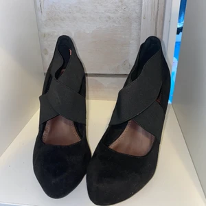 Fina svarta klackar - Klackskor som passar till alla lägen