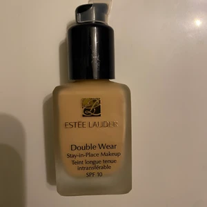 Estee lauder 2N1 - Estee lauder 2N1 säljer då den inte är rätt färg för mig.