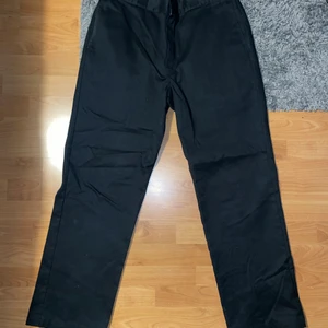 Dickies 874 - Ett par Dickies 874 original fit. Fina inga skavanker enbart några månader gamla. Nypris: 649kr säljer för 250kr. Ni står för frakt!!!