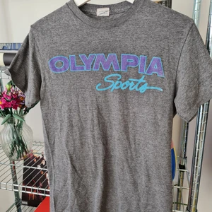 Vintage t-shirt - Cool t-shirt köpt secound hand storlek s. Köparen står för frakten ❤