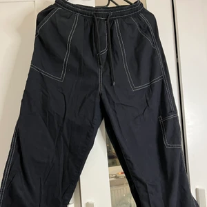 Svart Vintage Byxor ( Unisex ) - Jag måste säga att det är fett snygg, det är ny för jag har nästan aldrig användt eftersom passar inte med mig. Köpte från en butik i korea.