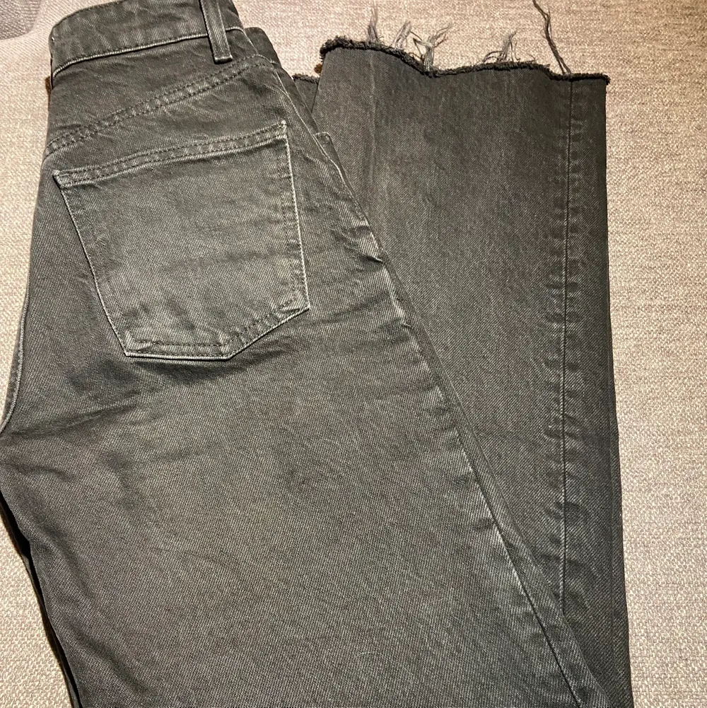 Jättefina jeans från Zara son blivit lite för små för mig!💕. Jeans & Byxor.