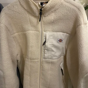 Dickies - En helt oanvänd overzised dickies fleece ”jacka”/”tröja” Perfekt skick