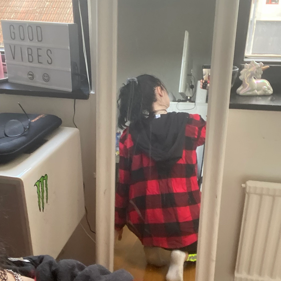 Svart/röd rutig jacka  - 90