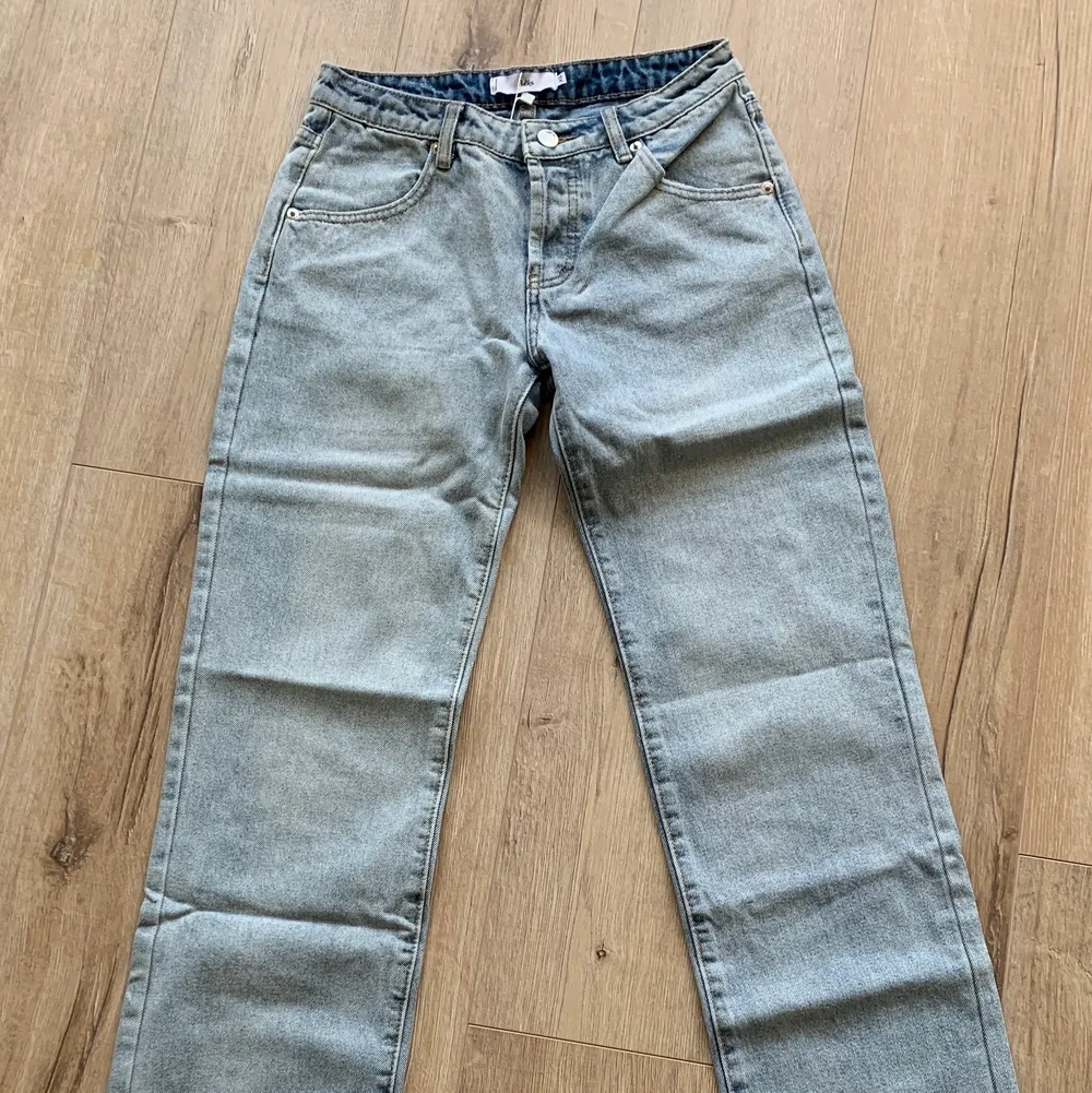 Säljer mina low Rise adika jeans för de är för små. De är helt nya har endast provat dem! Frakt tillkommer. Jeans & Byxor.