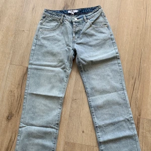 Adika jeans  - Säljer mina low Rise adika jeans för de är för små. De är helt nya har endast provat dem! Frakt tillkommer