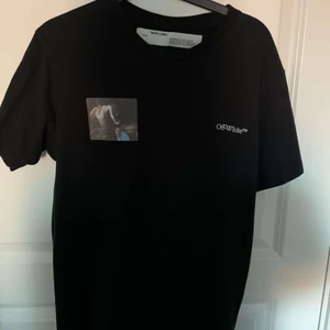 Off white t shirts strl S  - En off white tisha strl S , Cond 9/10 