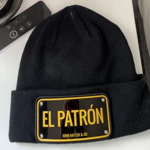 EL PATRÓN mössa - Köpte mössan för 2 veckor sedan så använde jag den 4 dagar sen har den ej använts mer så den är i bra skick 