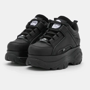 Buffalo London Sneakers - Buffalo London Sneakers i nyskick. Storlek 36. Nypris 1795kr. Mitt pris 700kr + frakt 99kr 🖤